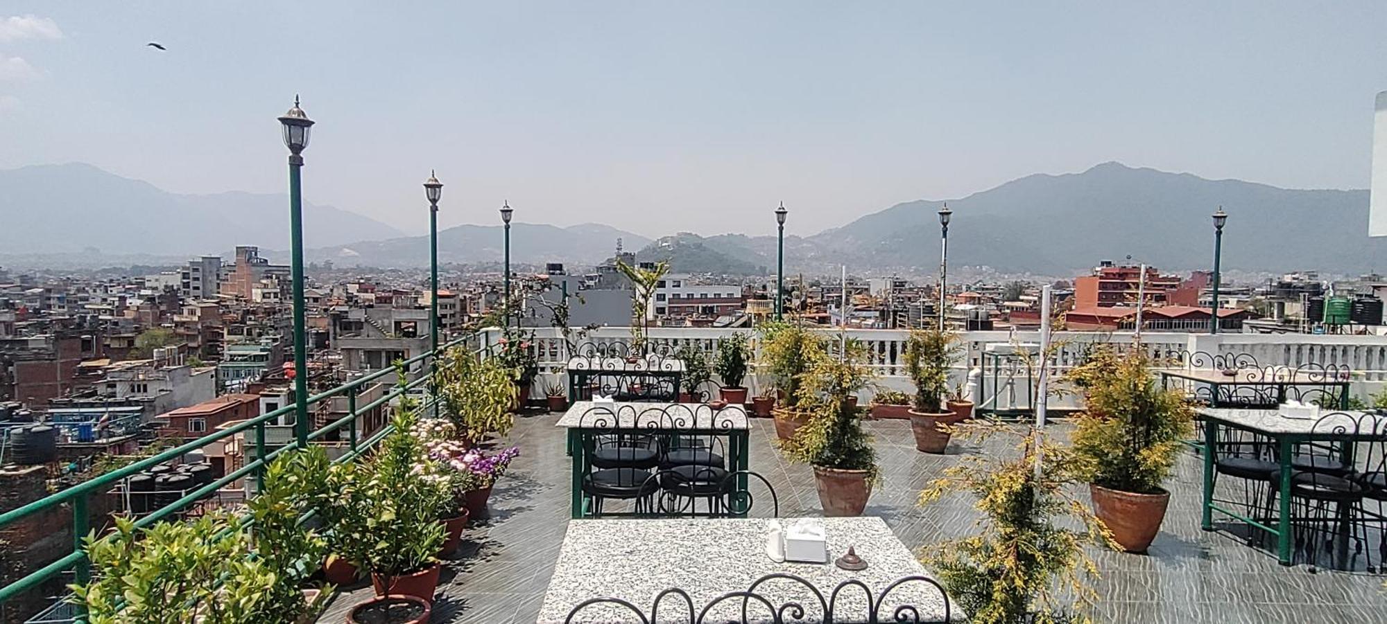 Nepalaya Hotel Kathmandu Buitenkant foto